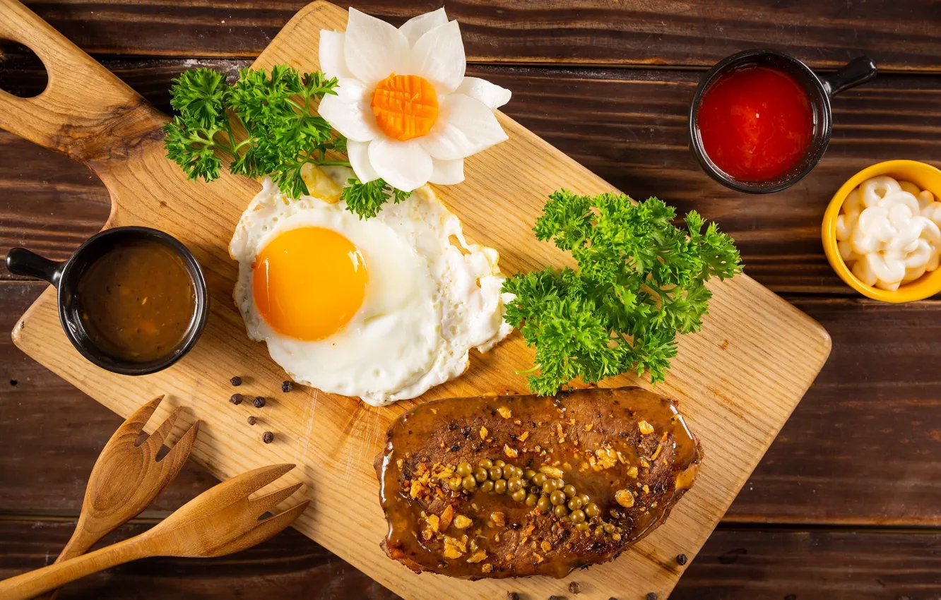 Фото обои зелень, цветок, яйцо, завтрак, мясо, доска, стейк, соусы