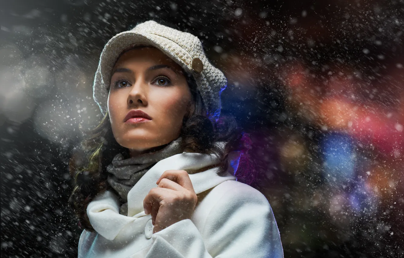 Фото обои взгляд, девушка, снег, задумчивость, шатенка, шарфик, пальто, кепи