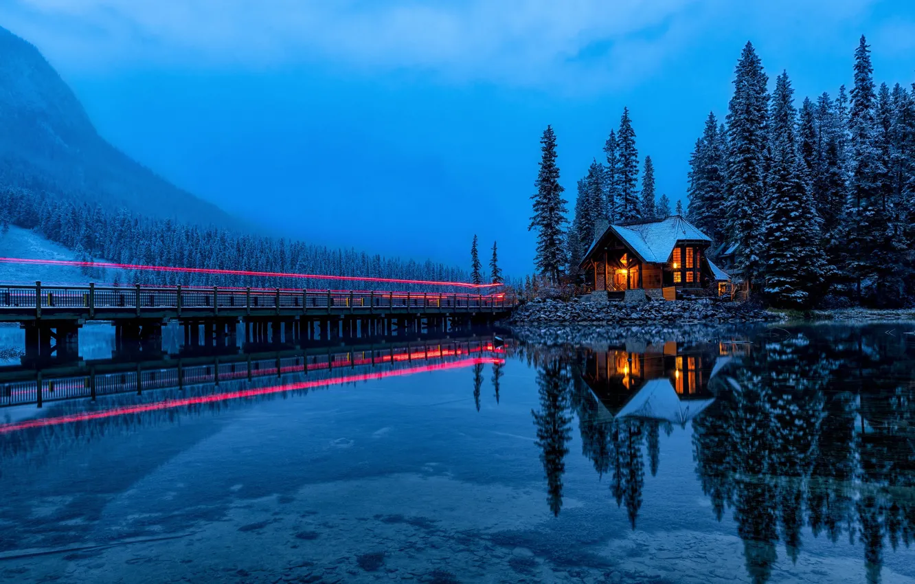 Фото обои лес, свет, горы, озеро, отражение, Канада, домик, Canada