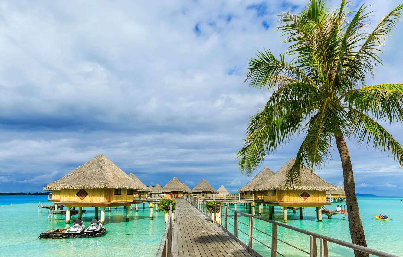 Фото обои море, солнце, тропики, пальмы, лодки, бунгало, Bora Bora, Французская Полинезия
