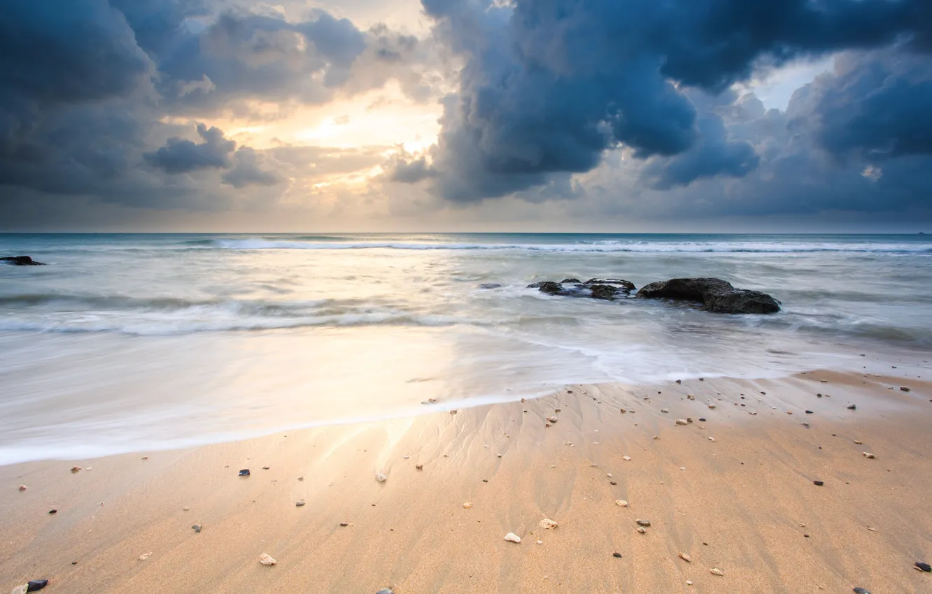 Фото обои песок, море, небо, пейзаж, природа, камни, берег