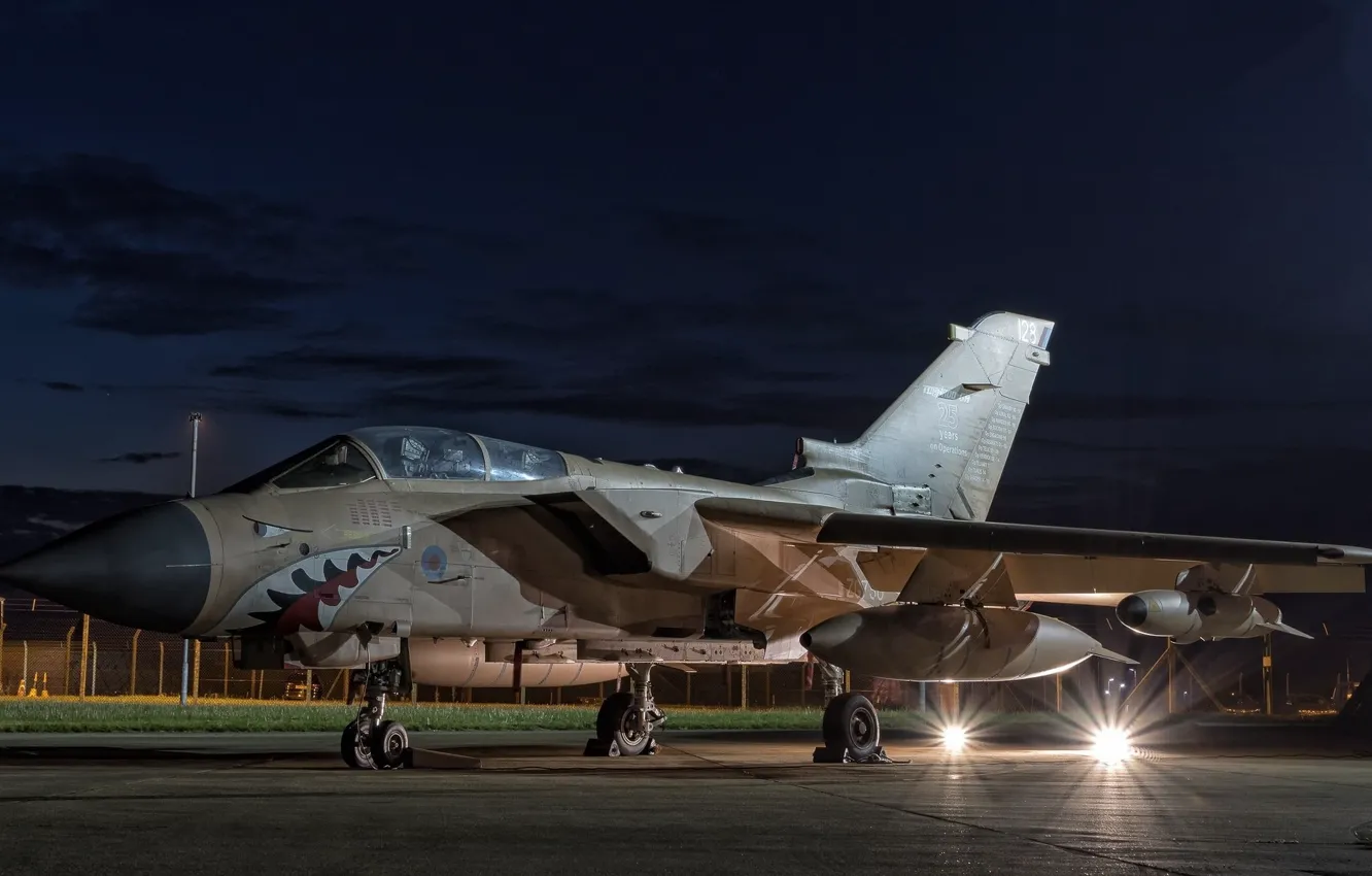 Фото обои свет, ночь, зубастик, самолёт, Panavia Tornado