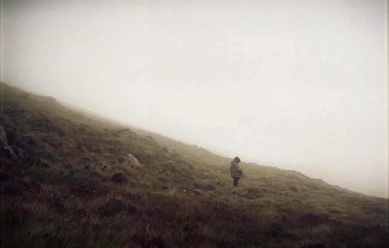 Фото обои girl, hill, foggy