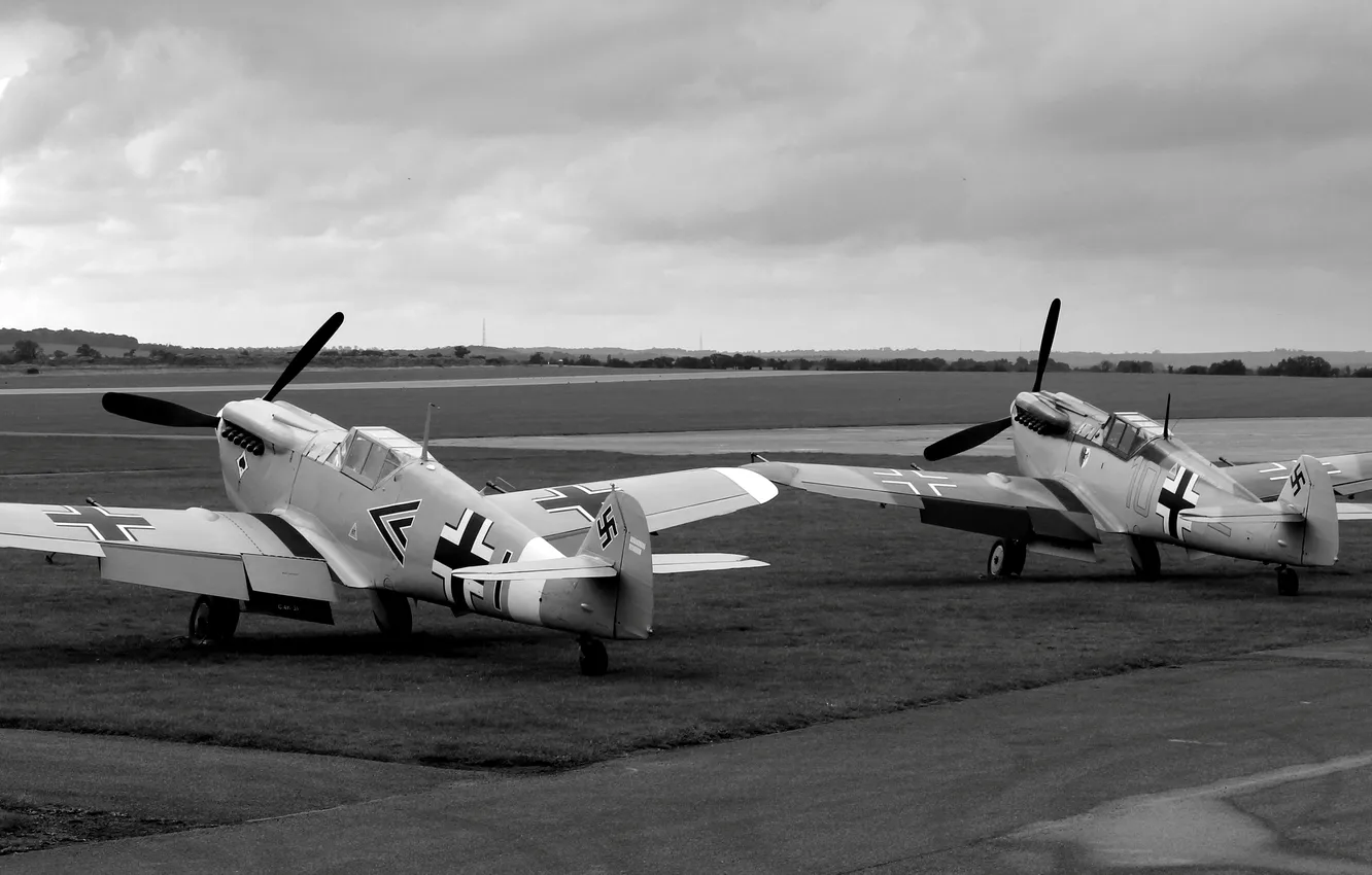 Фото обои чёрно-белая, истребитель-моноплан, Hispano, испанский, фотообоина, HA-1109/1112 Buchon