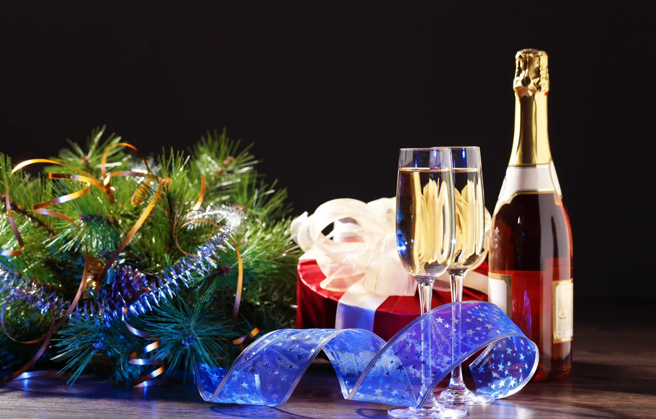 Фото обои подарок, новый год, бокалы, мишура, шампанское, 2015