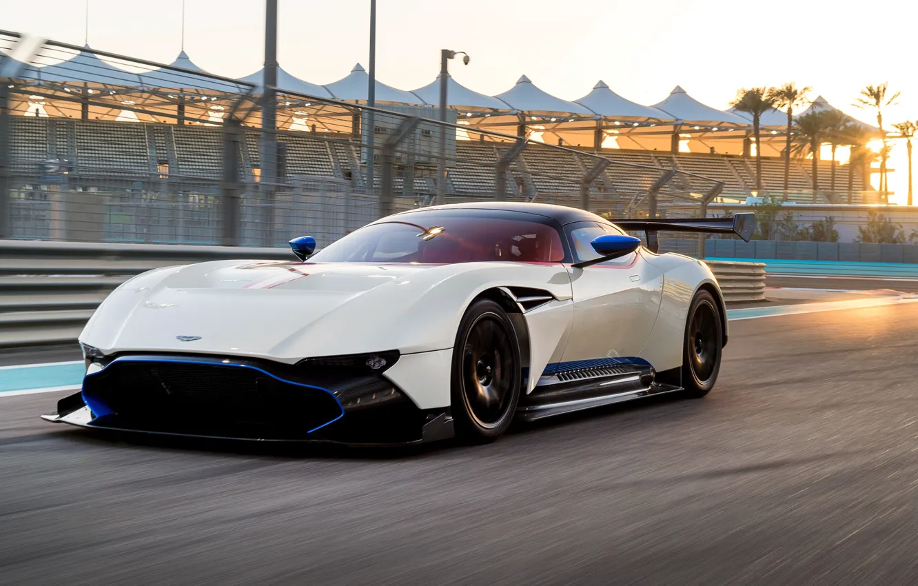 Фото обои Aston Martin, скорость, гоночный трек, Vulcan