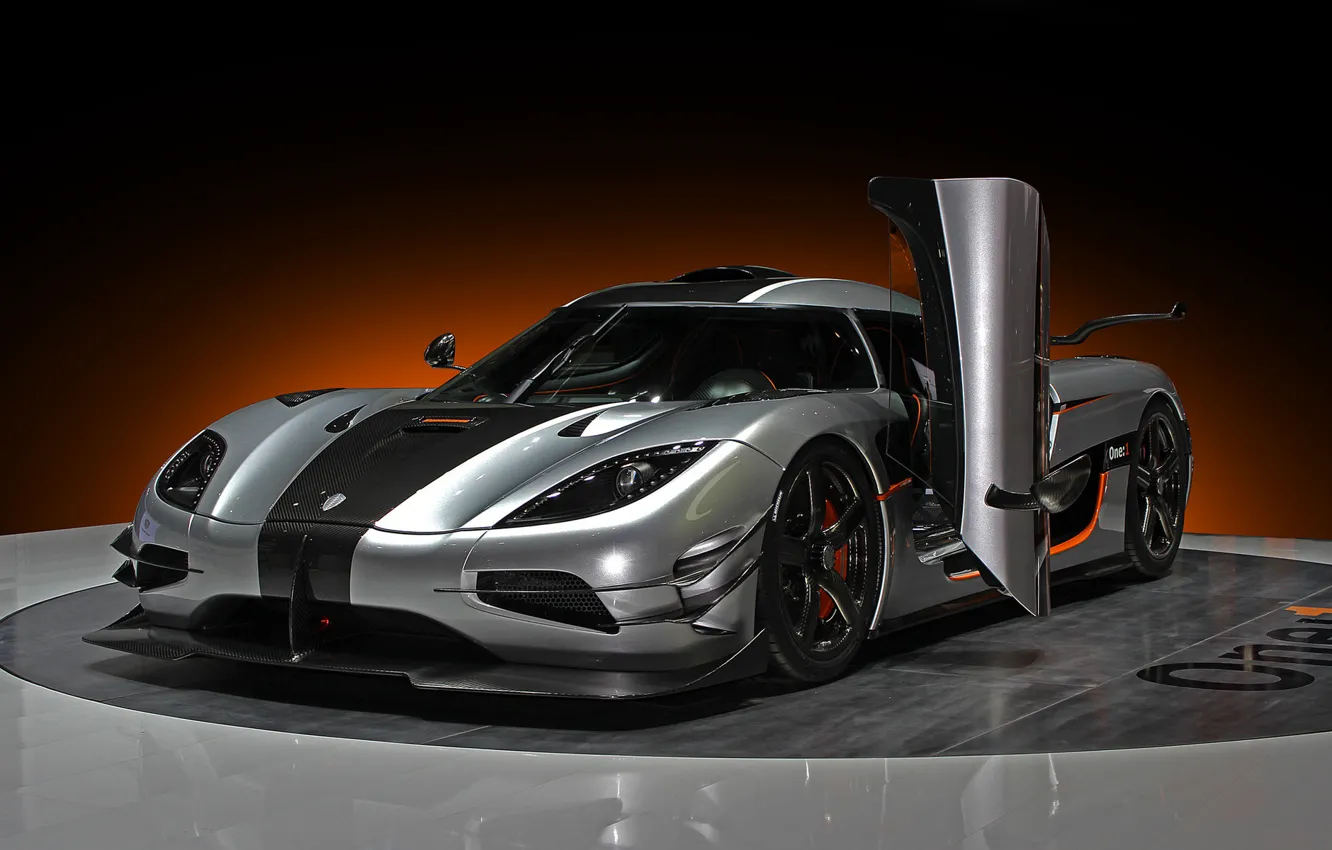 Фото обои суперкар, Koenigsegg One1, автоподиум