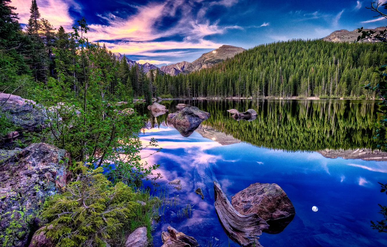 Фото обои лес, облака, отражения, горы, озеро