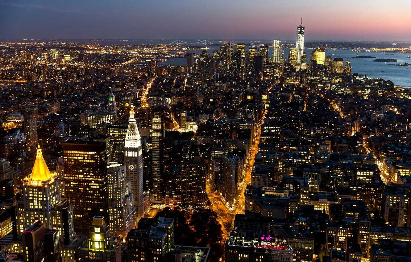 Фото обои город, здания, дома, Нью-Йорк, небоскребы, вечер, освещение, панорама