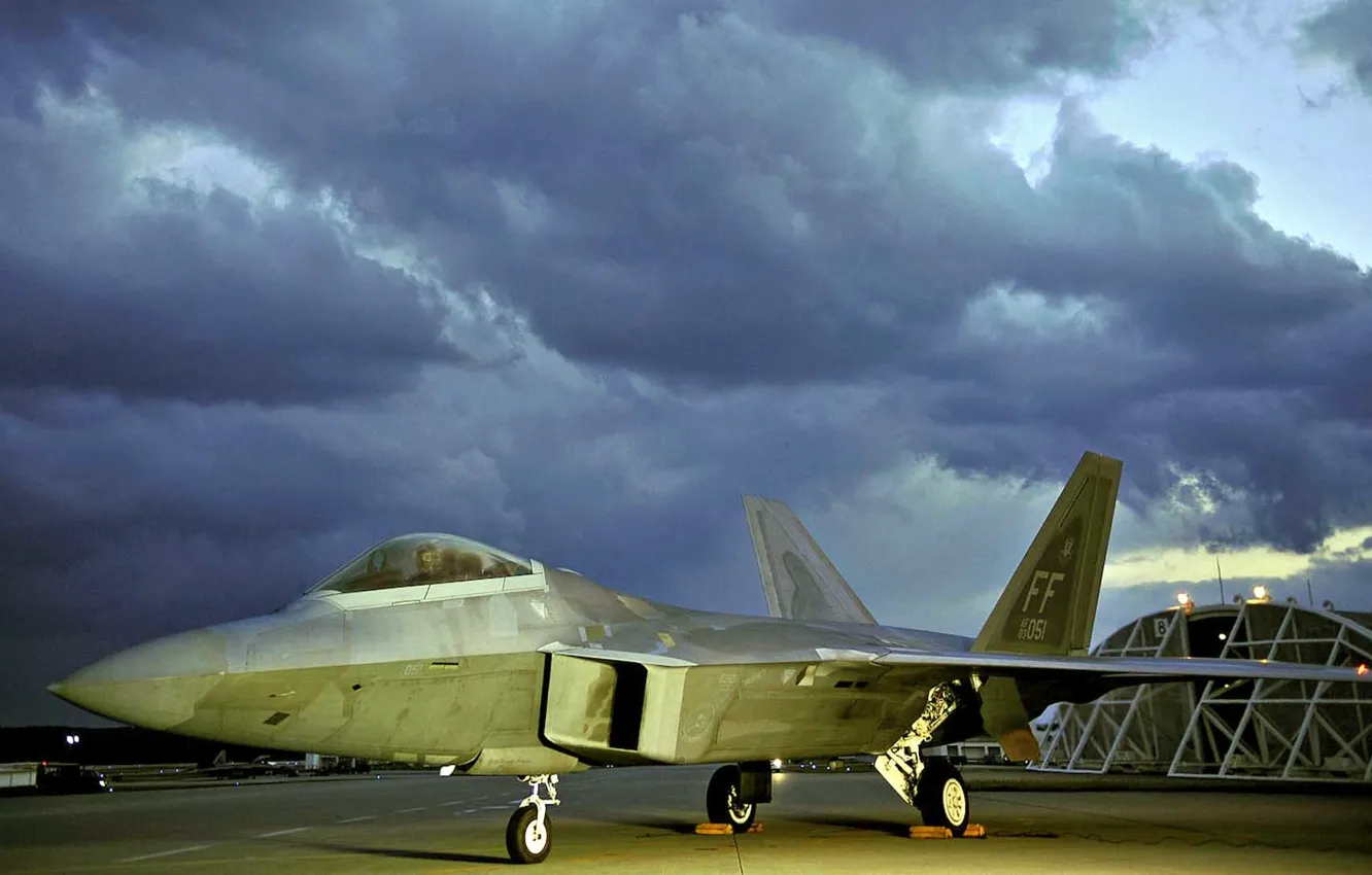 Фото обои ангар, аэродром, F-22, Raptor, Lockheed/Boeing, многоцелевой истребитель, пятого поколения