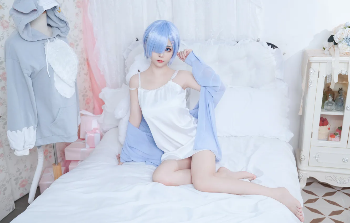 Фото обои short hair, model, women, cosplay, looking at viewer, arm support, hair over one eye, women …