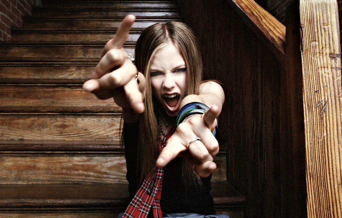 Фото обои wallpaper, avril lavigne, 2002, stairs