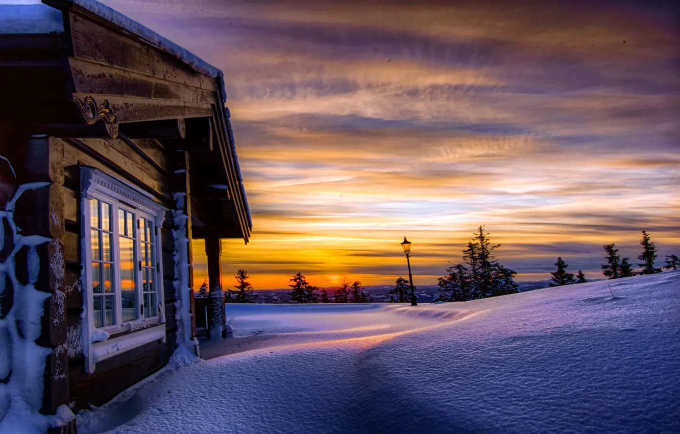 Фото обои зима, небо, облака, снег, деревья, закат, природа, дом