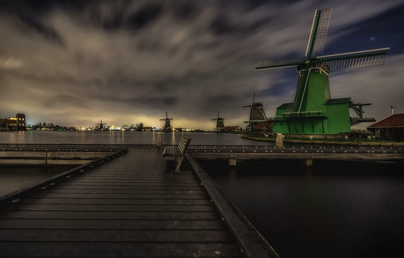 Фото обои облака, ночь, огни, Нидерланды, скамья, ветряная мельница, Зансе-Сханс