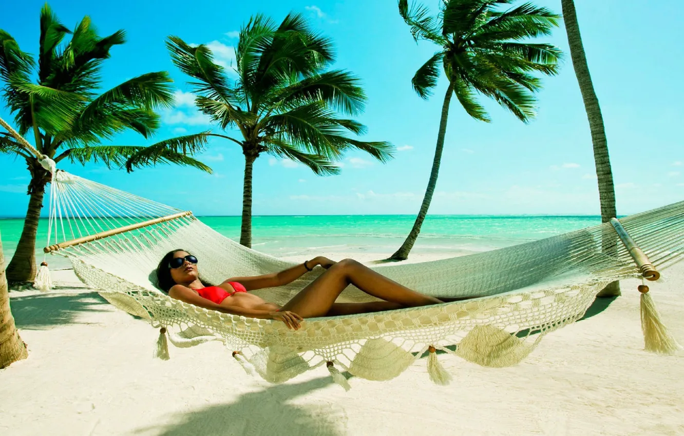 Фото обои девушка, пальмы, океан, гамак