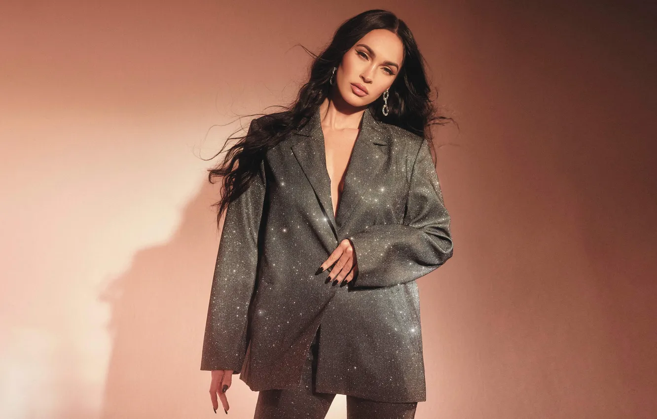Фото обои взгляд, Меган Фокс, поза, Megan Fox, фон, портрет, актриса, брюнетка