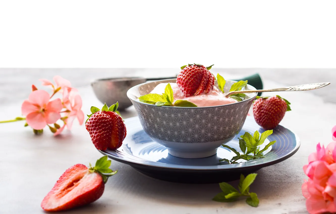 Фото обои ягоды, клубника, мороженое, клубничное, Iryna Melnyk
