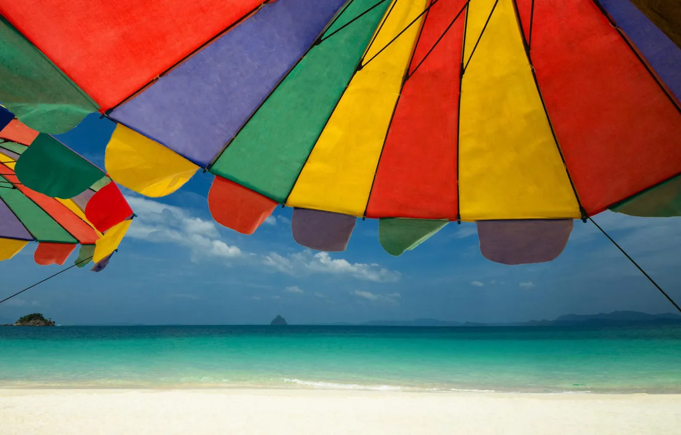 Фото обои море, пляж, лето, небо, солнце, свет, природа, зонтик