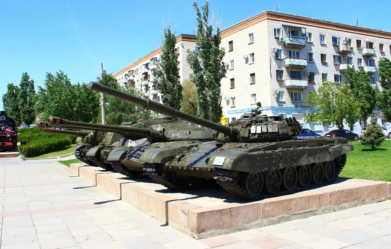 Фото обои Дома, Деревья, ИС-2, Танки, ИСУ-152, Т-72, ИС-3, Сбоку