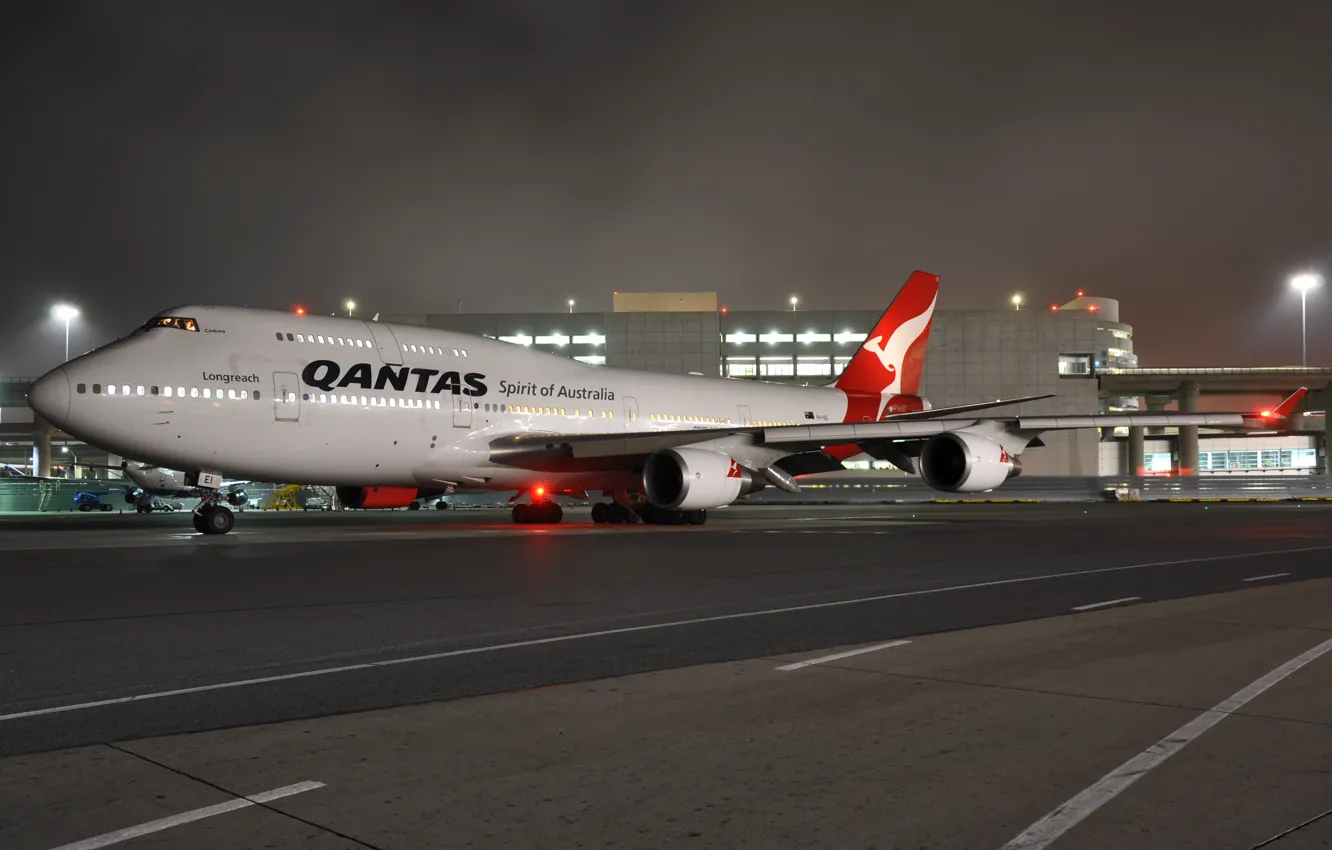 Фото обои самолет, аэродром, Qantas 74