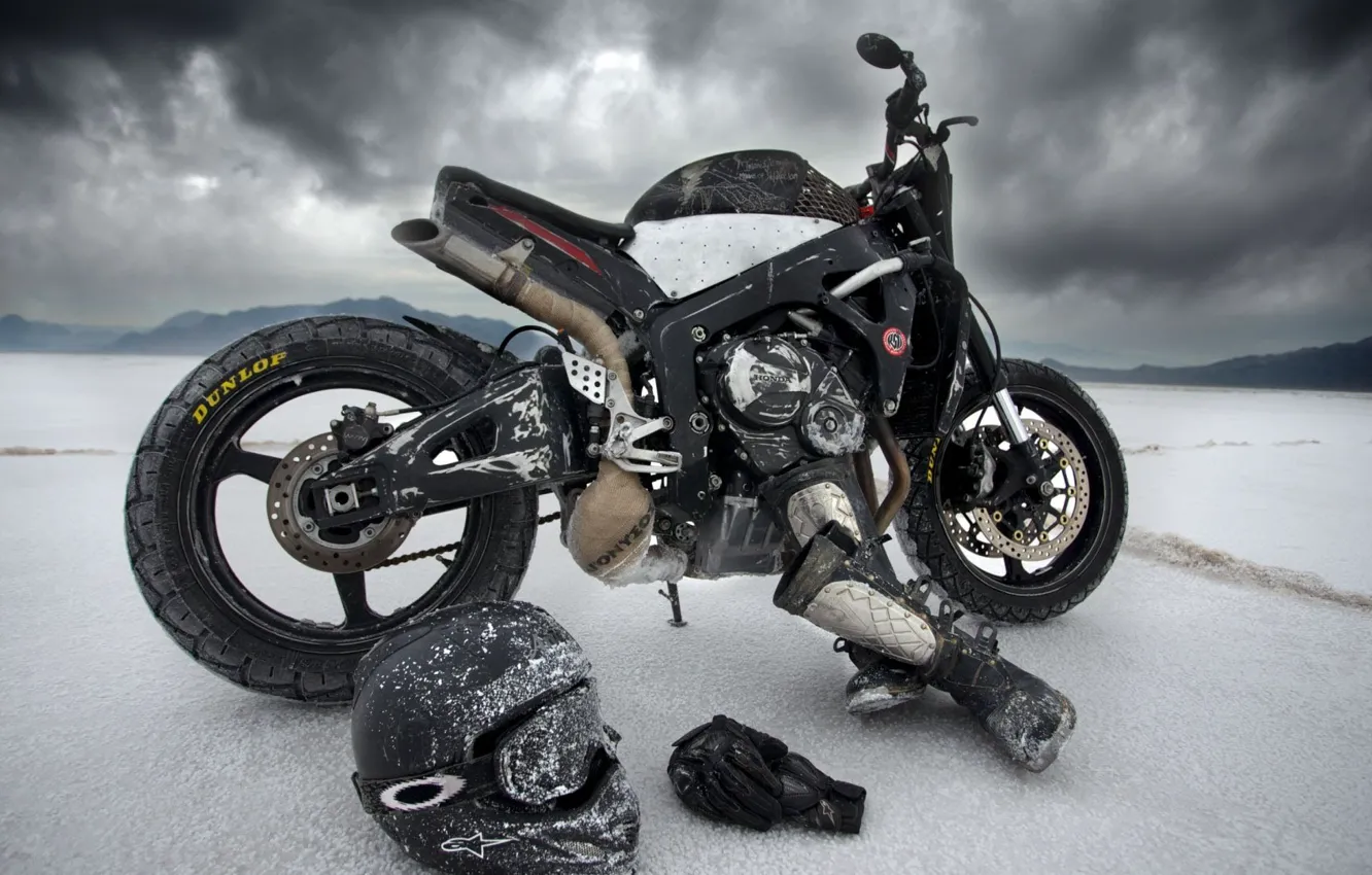 Фото обои снег, лёд, арт, мотоцикл, шлем, Michal Salata