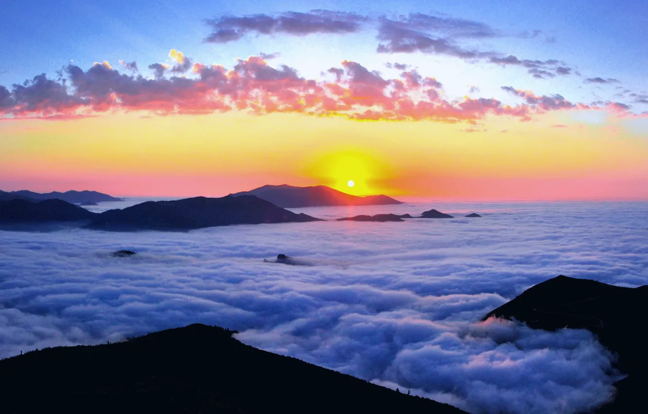 Фото обои mountains, clouds, sun