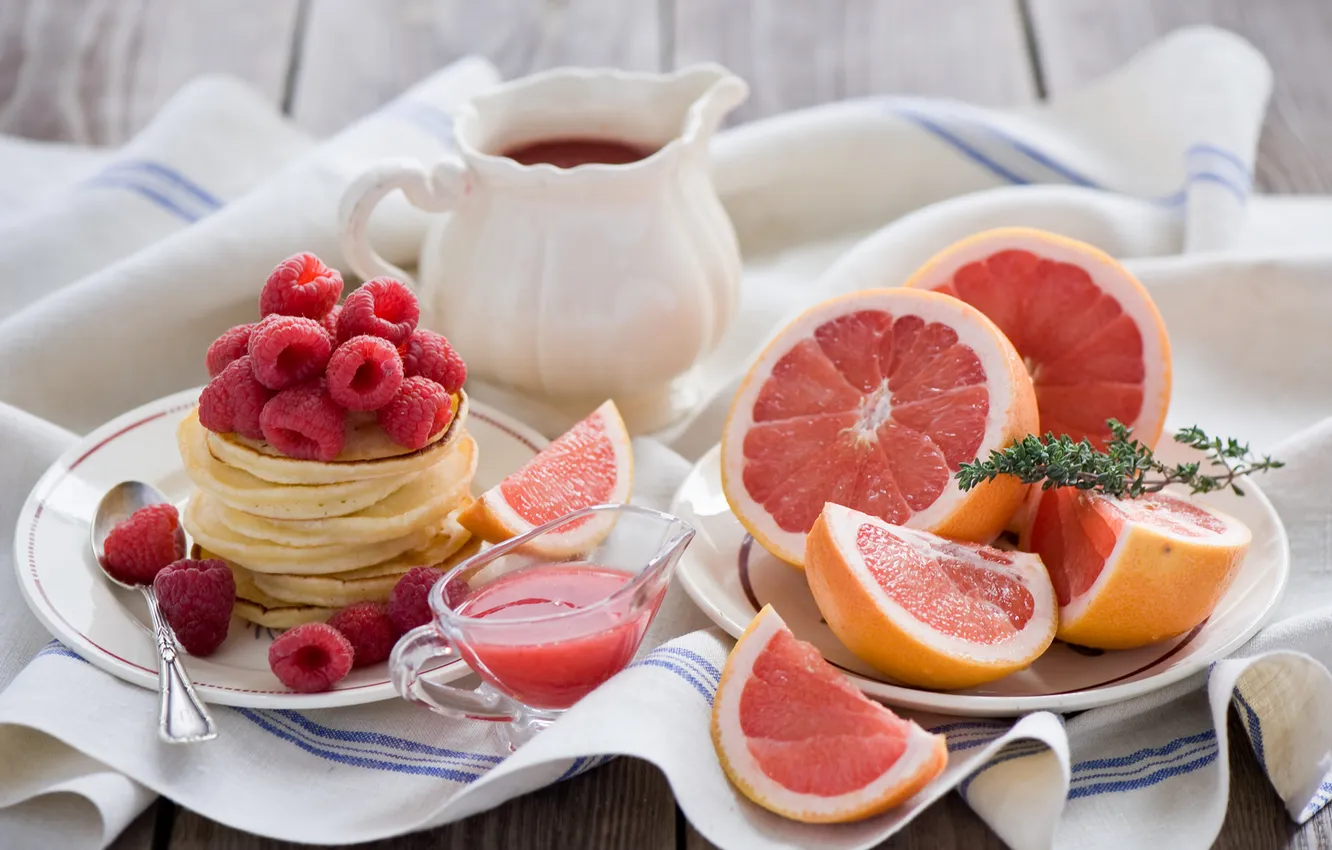 Фото обои ягоды, малина, соус, грейпфрут, оладьи