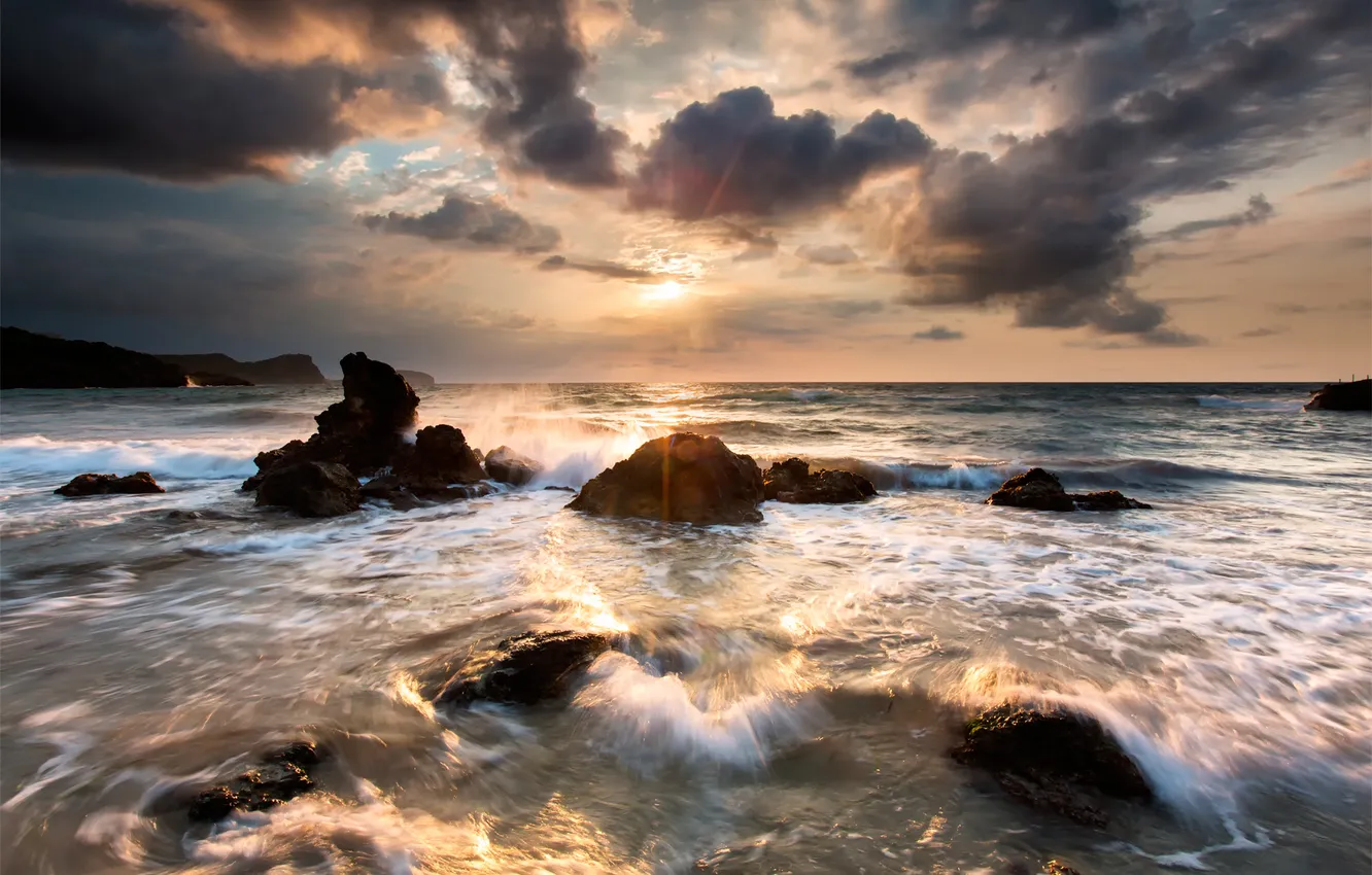 Фото обои волны, солнце, камни, скалы