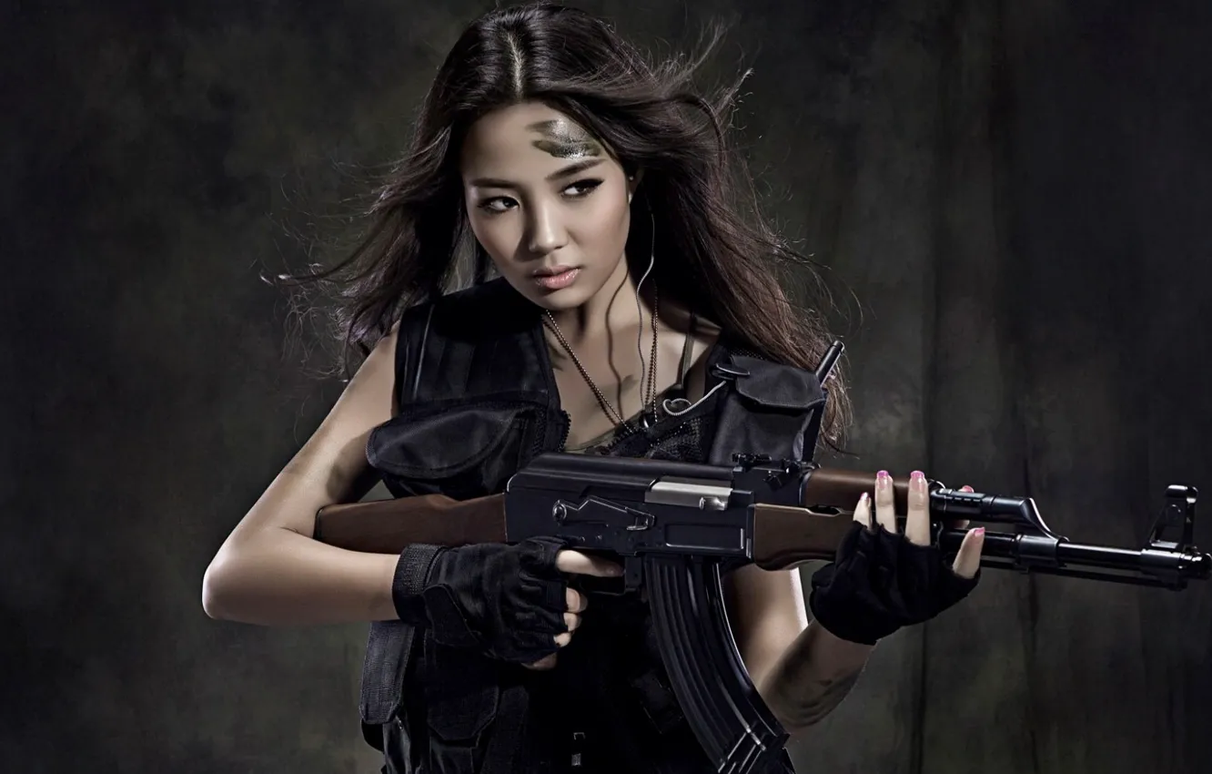 Фото обои girl, weapon, rifle, ammunition