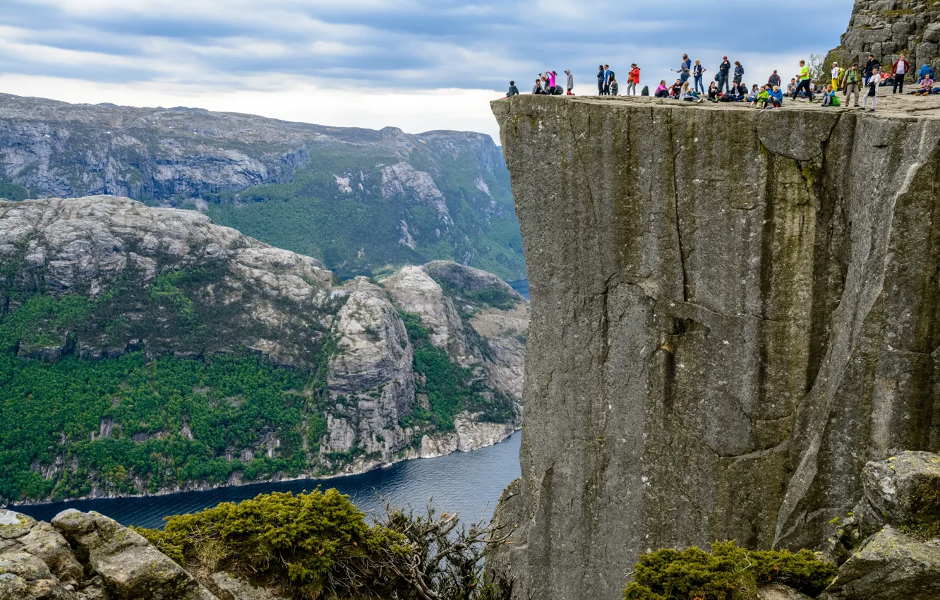 Фото обои Природа, Скала, Люди, Норвегия, Высота, Пейзаж, Прекестулен, Фьорд
