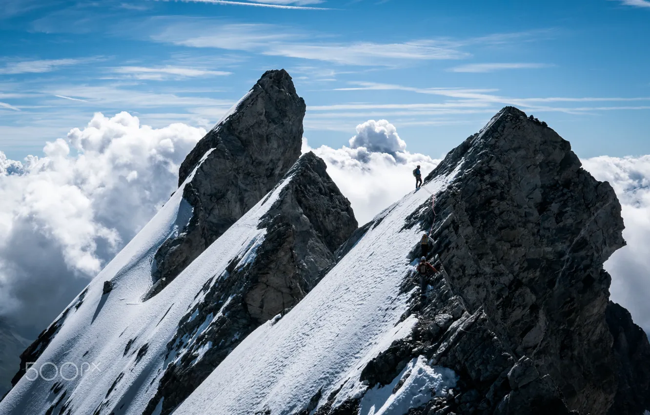 Фото обои облака, горы, люди, спорт, гора, альпинизм