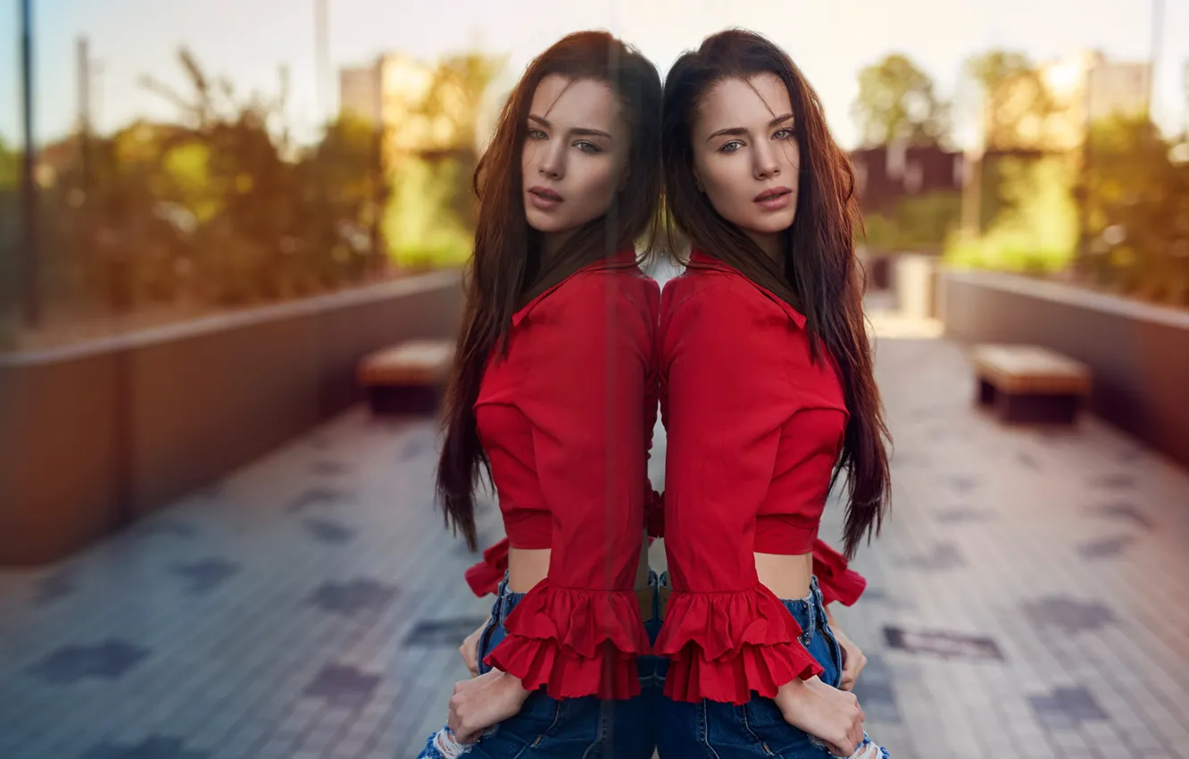 Фото обои взгляд, секси, поза, отражение, модель, портрет, джинсы, макияж