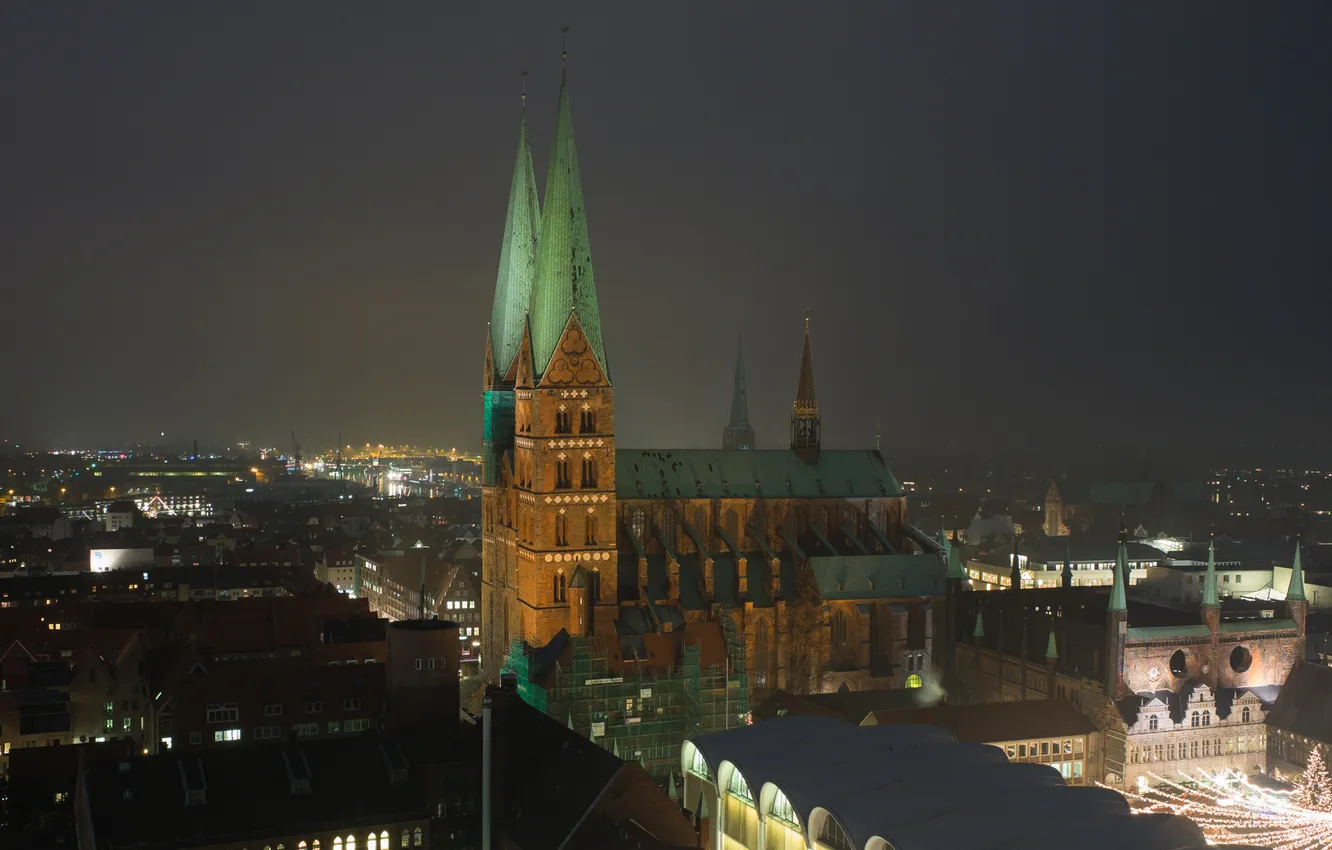 Фото обои ночь, огни, дома, Германия, церковь, панорама, Любек