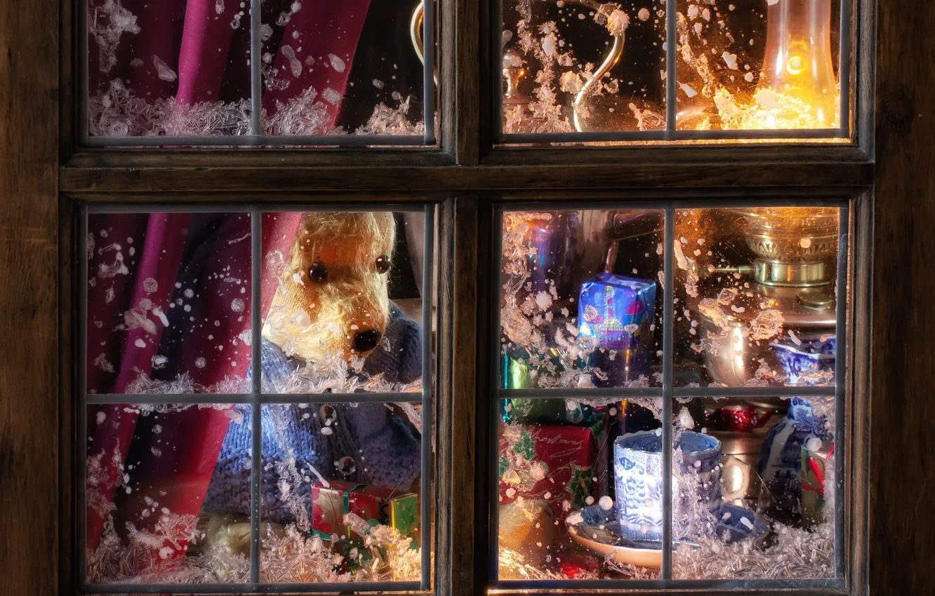 Фото обои лампа, окно, мороз, Рождество, мишка, кружка, Новый год
