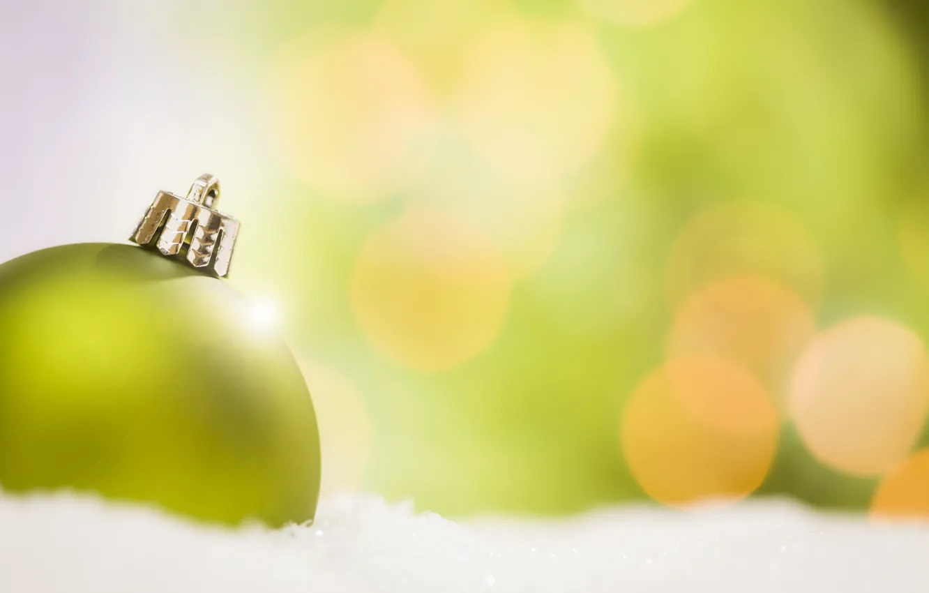 Фото обои зима, снег, зеленый, фон, игрушка, шар, шарик, Новый Год