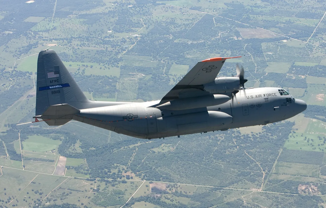 Фото обои полет, самолет, местность, Lockheed, ВВС США, военно-транспортный, C-130 Hercules, Maxwell Air Force Base