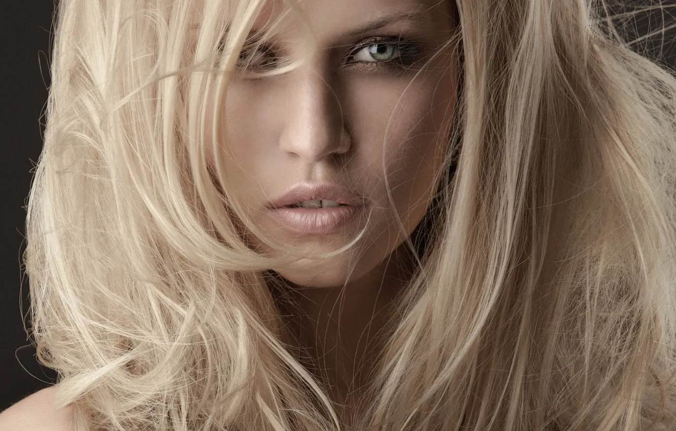 Фото обои взгляд, блондинка, зеленые глаза