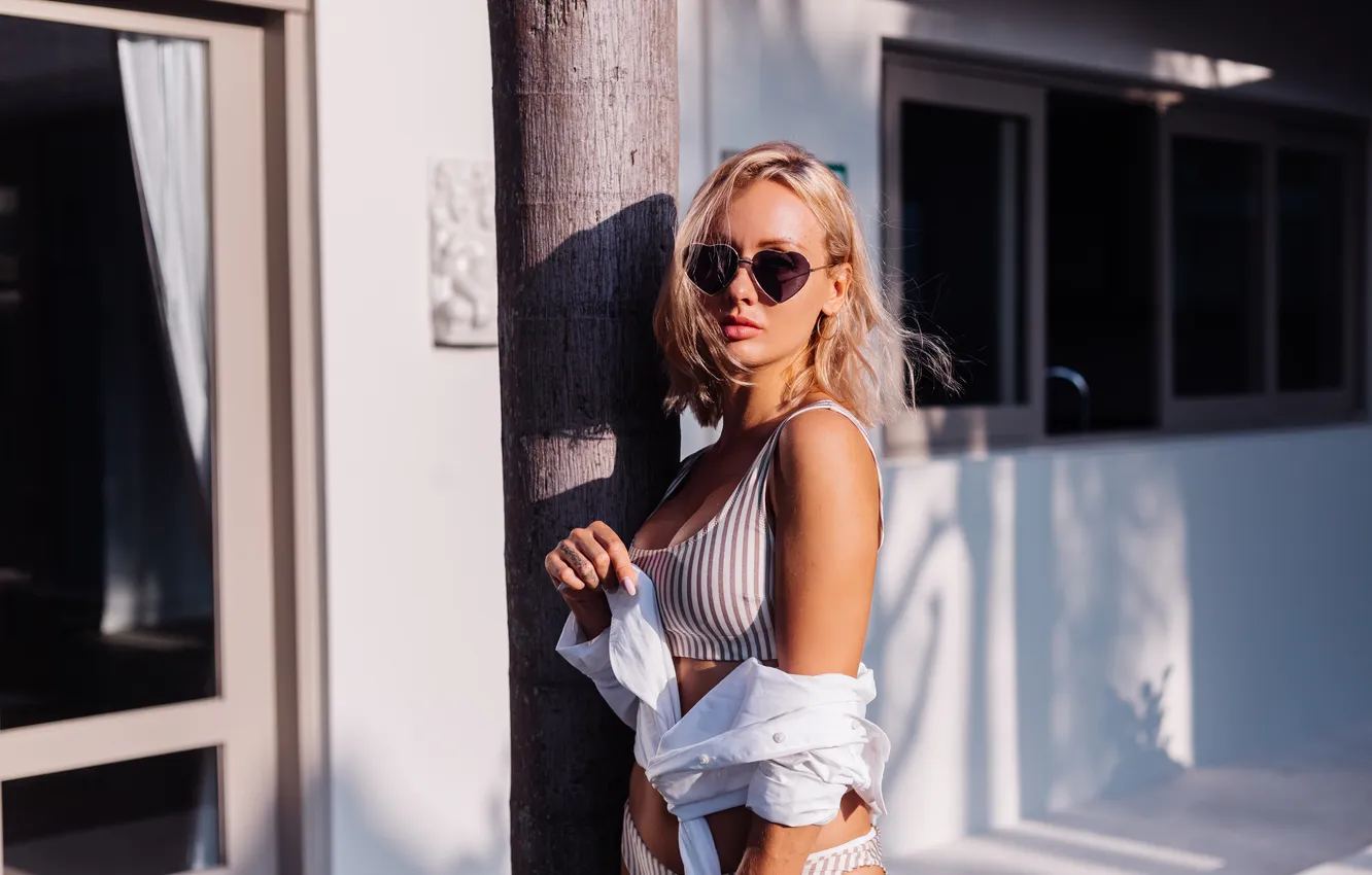Фото обои beach, woman, bikini, tropical, sunglasses, caucasian