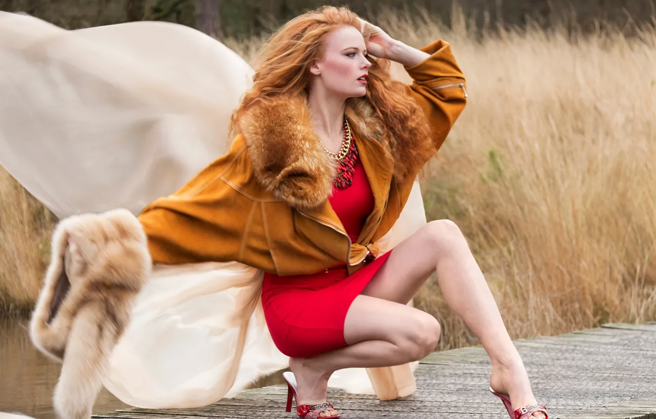 Фото обои платье, ножки, в красном, glam factor