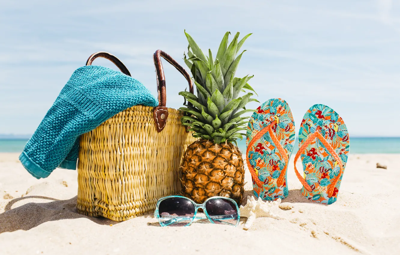 Фото обои песок, море, пляж, лето, отдых, очки, summer, сумка