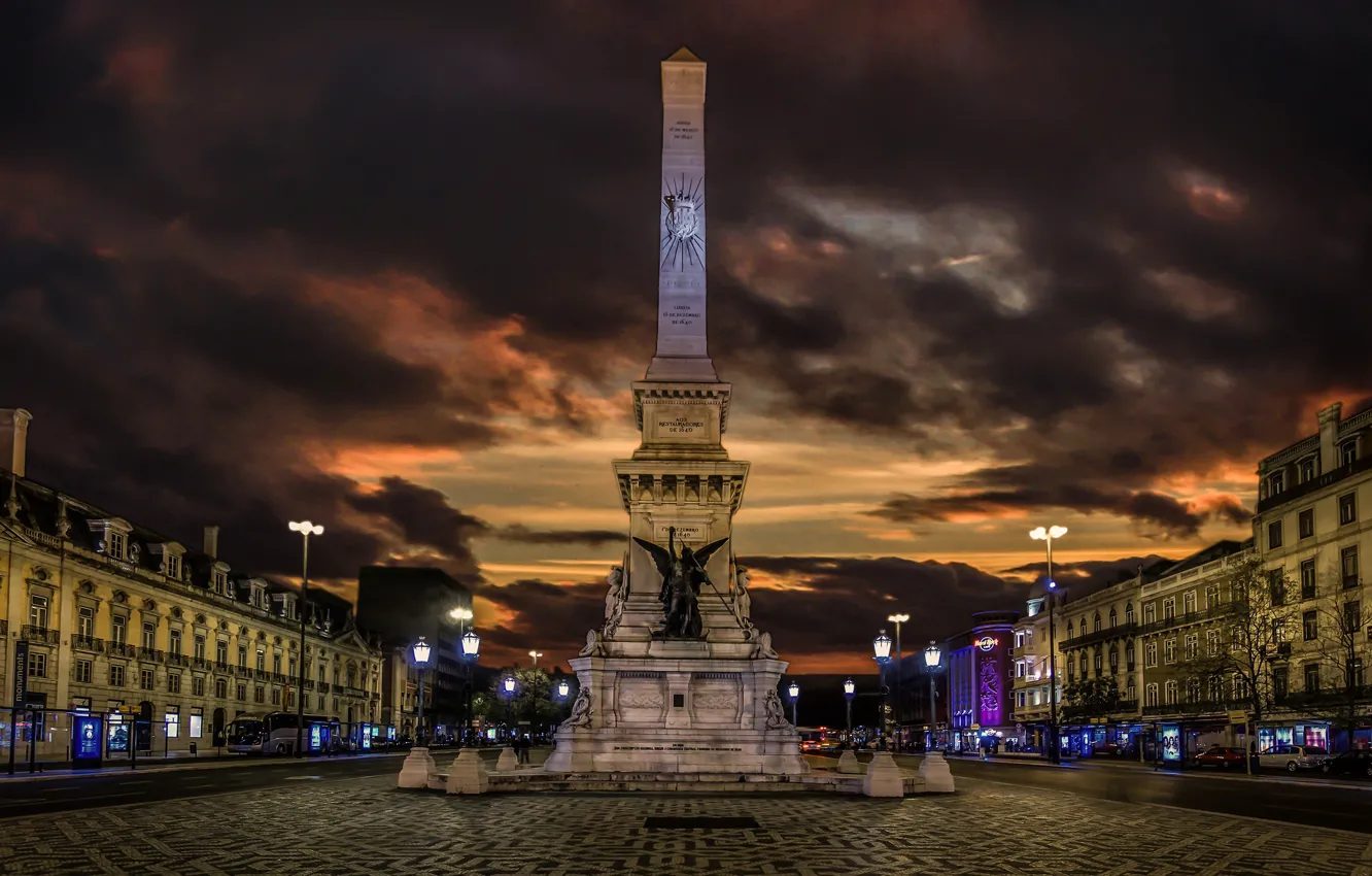 Фото обои ночь, огни, дома, площадь, памятник, Португалия, обелиск, Лиссабон