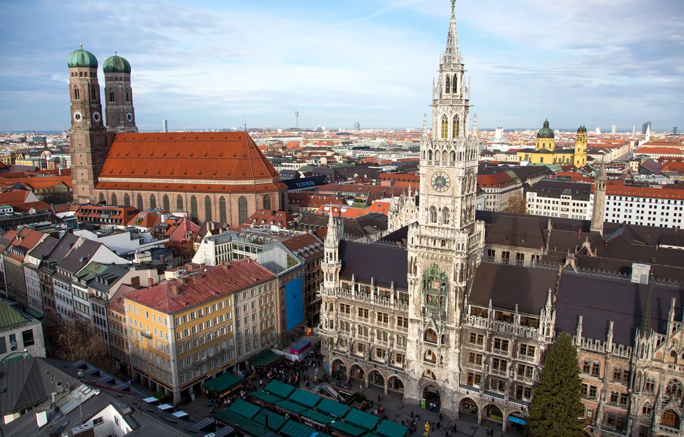 Фото обои небо, башня, дома, Германия, Мюнхен, площадь, церковь, панорама