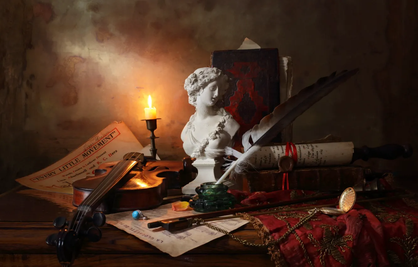 Фото обои перо, скрипка, книги, свеча, кольцо, статуэтка