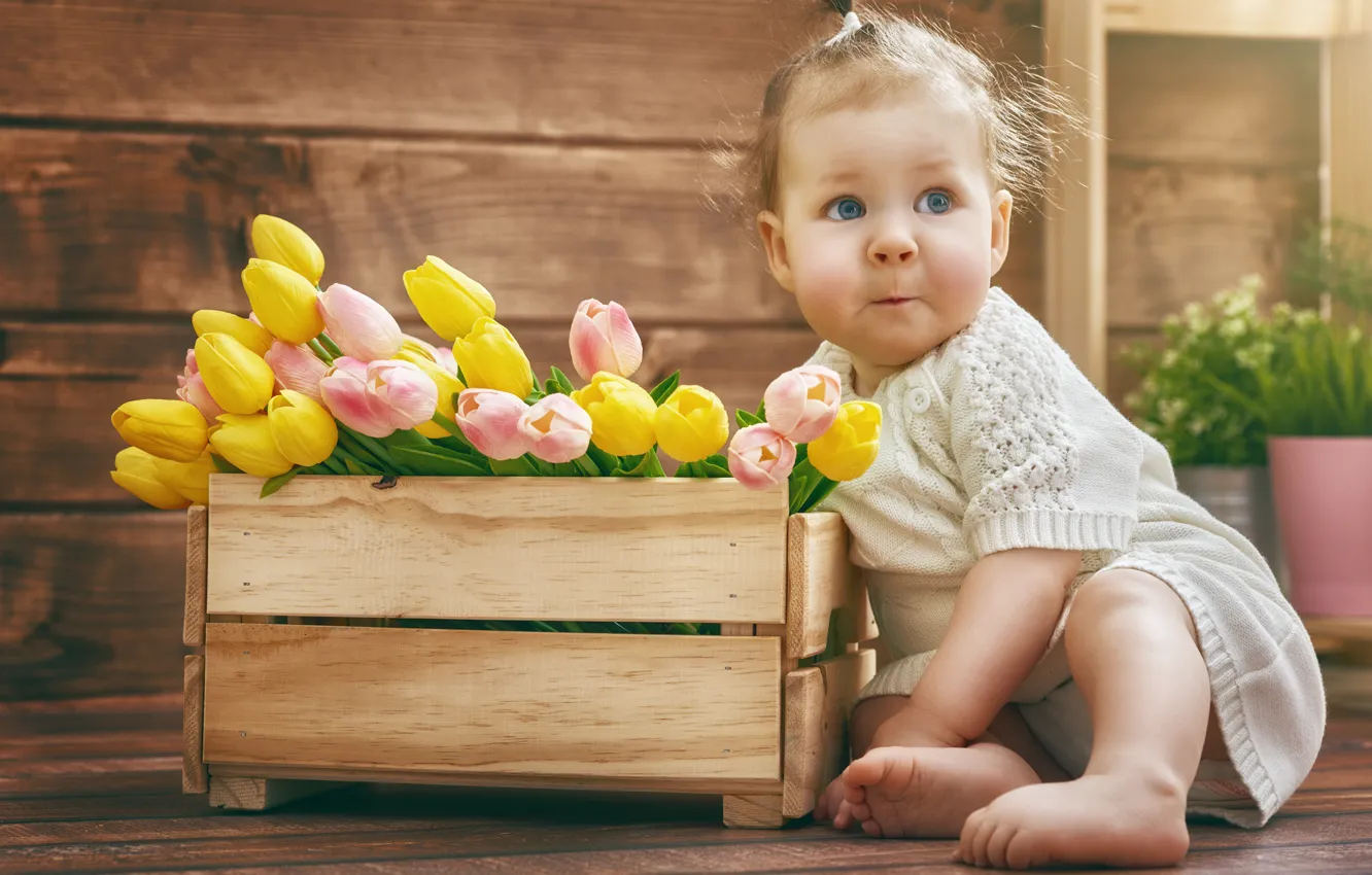 Фото обои цветы, ребенок, тюльпаны, малышка, child, kid, маленькая девочка, Tulips
