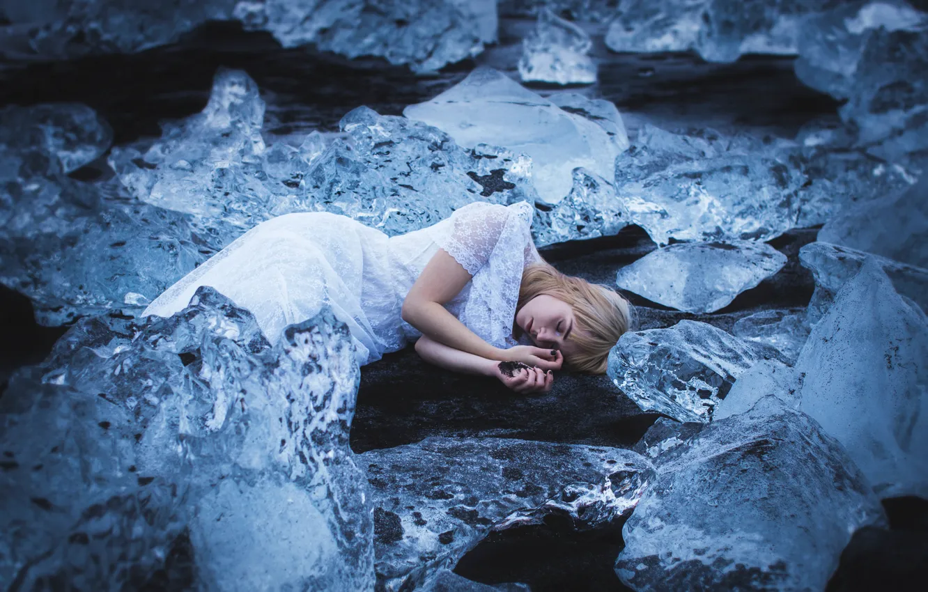 Фото обои холод, девушка, сон, лёд, Amy Haslehurst, sleeper