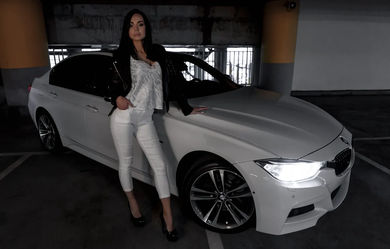Фото обои взгляд, девушка, BMW, красивая девушка, Валерия, белый авто, позирует над машиной