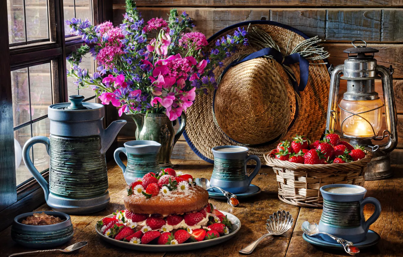 Фото обои цветы, стиль, ягоды, лампа, букет, шляпа, окно, клубника