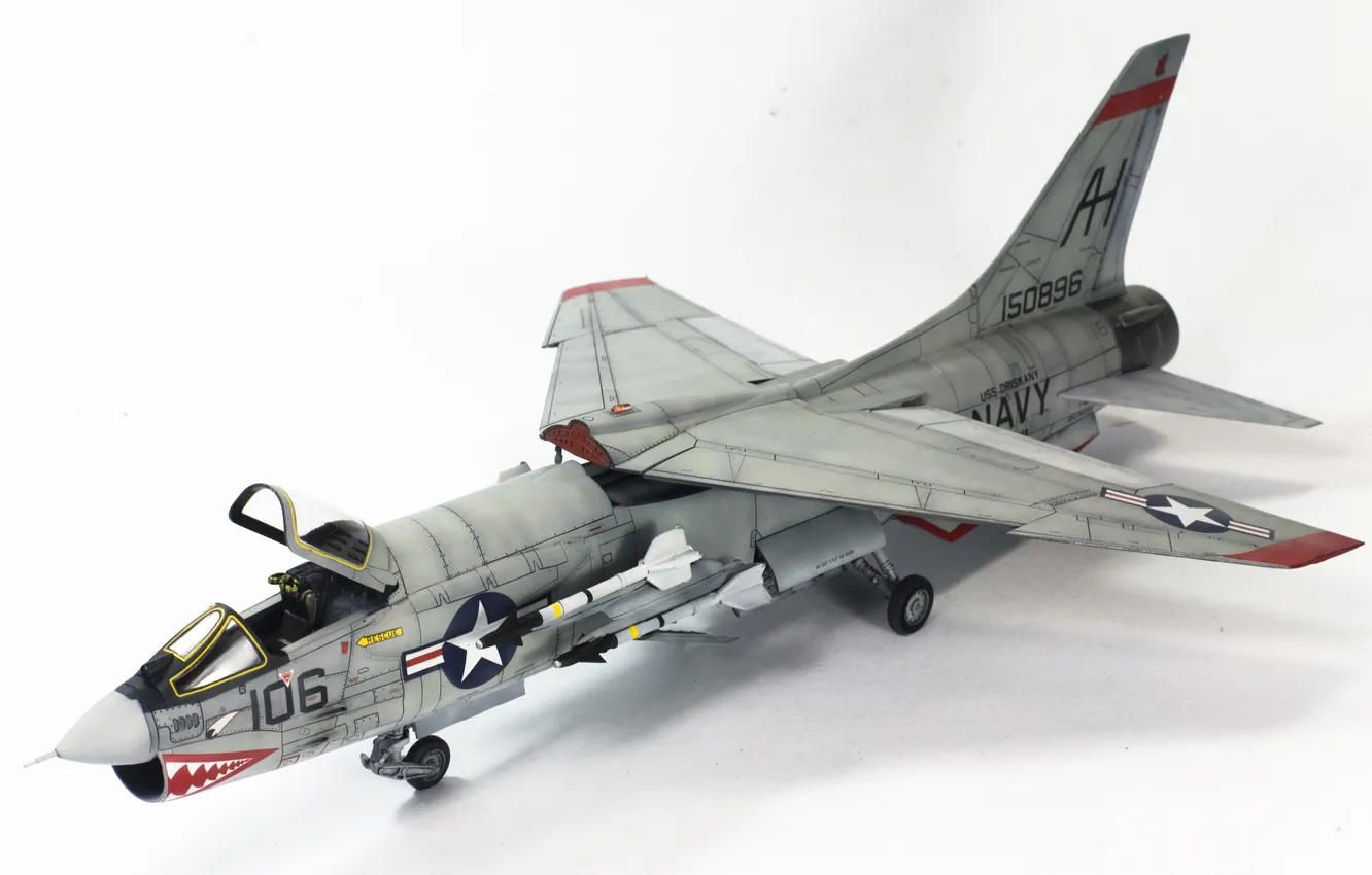 Фото обои игрушка, истребитель, моделька, F-8E Crusader, палубного базирования