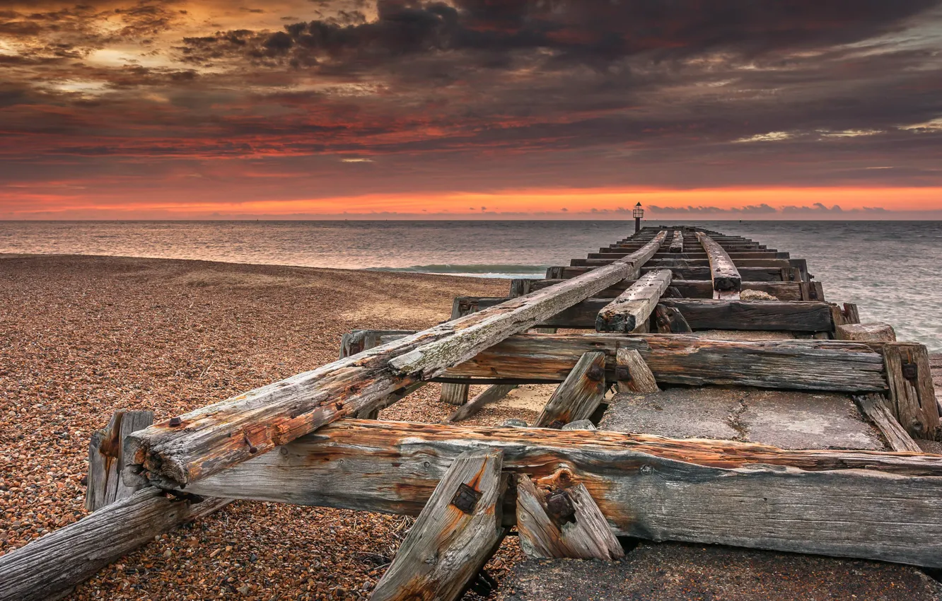 Лет назад на берегах. Обои на телефон деревянный мостик и море. Wooden Sky.