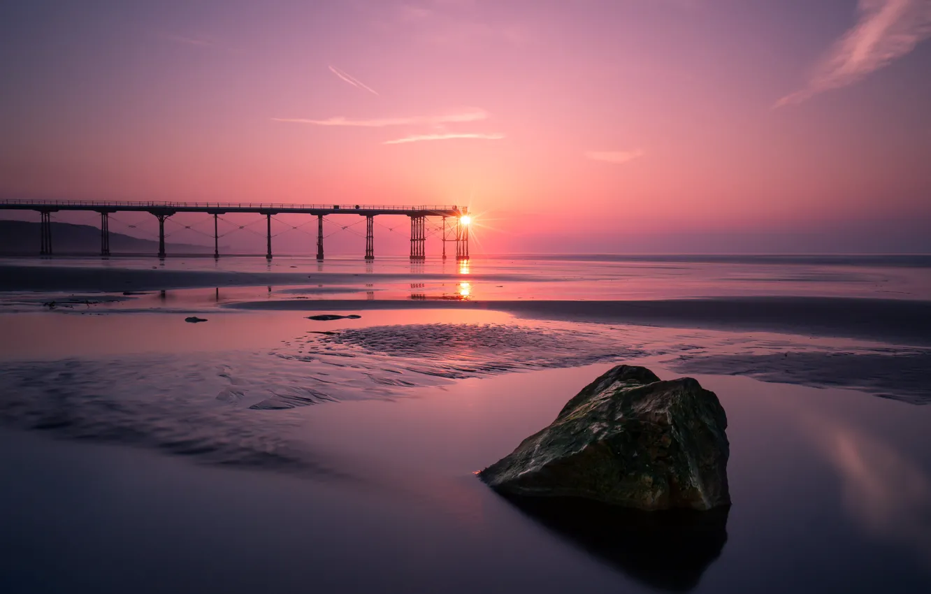 Фото обои море, закат, мост, камень, Англия, England, Северное море, North Sea